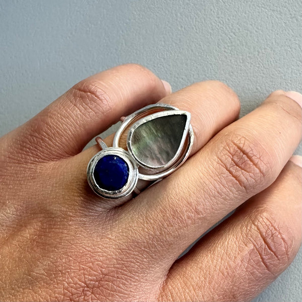 Mother of Pearl + Lapislázuli Ring