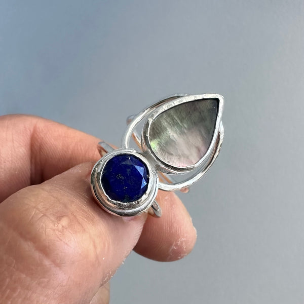 Mother of Pearl + Lapislázuli Ring