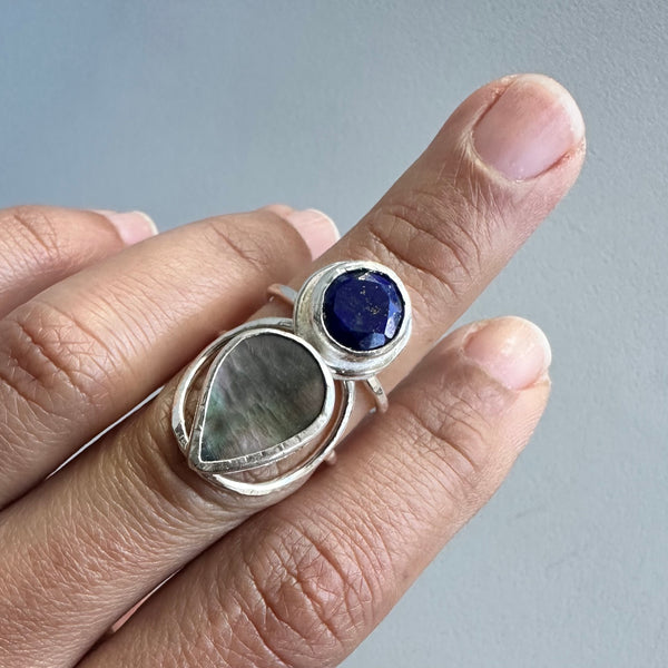 Mother of Pearl + Lapislázuli Ring