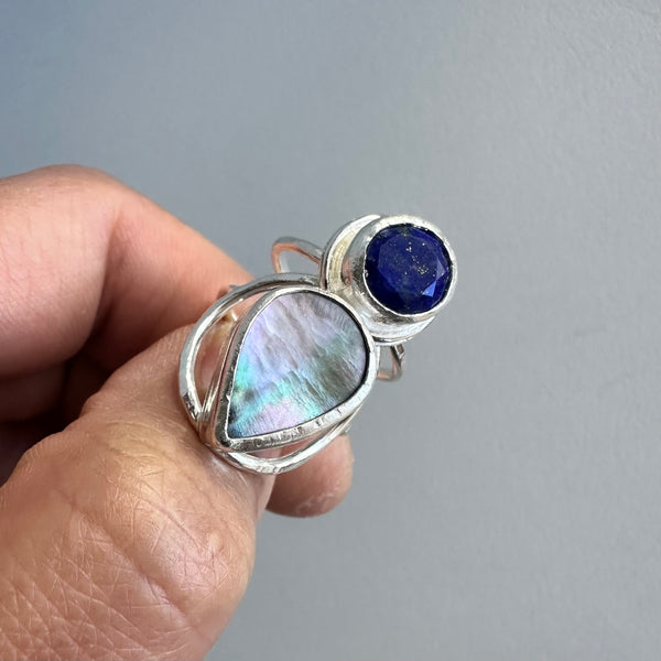 Mother of Pearl + Lapislázuli Ring
