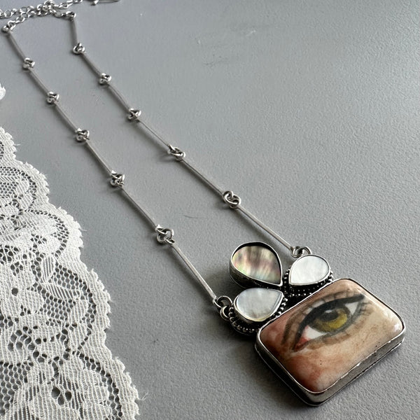 Lover’s Eye Bar Link Necklace