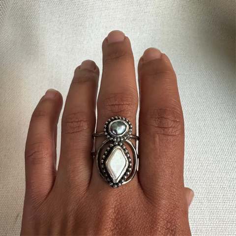 Pearl Totem Ring in Gray
