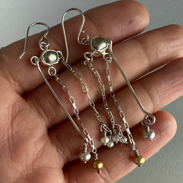 Lluvia Earrings in Pearls