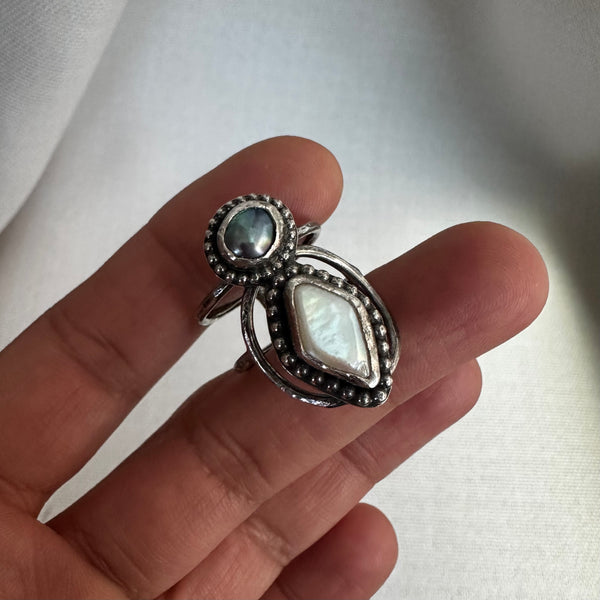 Pearl Totem Ring in Gray