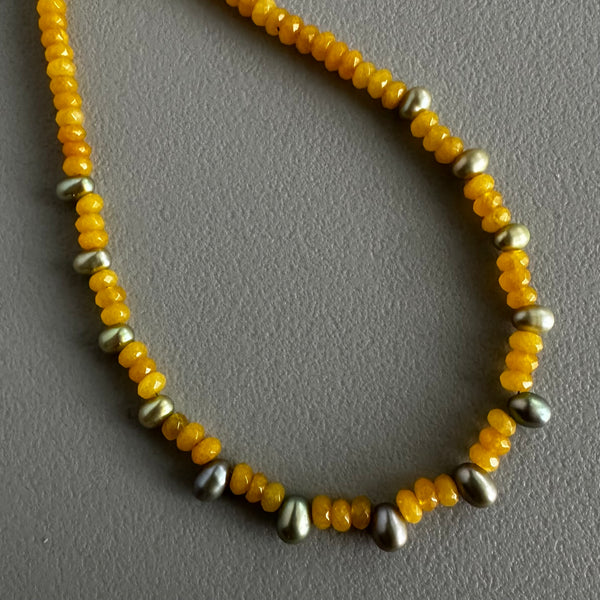 Honey and Pearls Choker (14.5”)