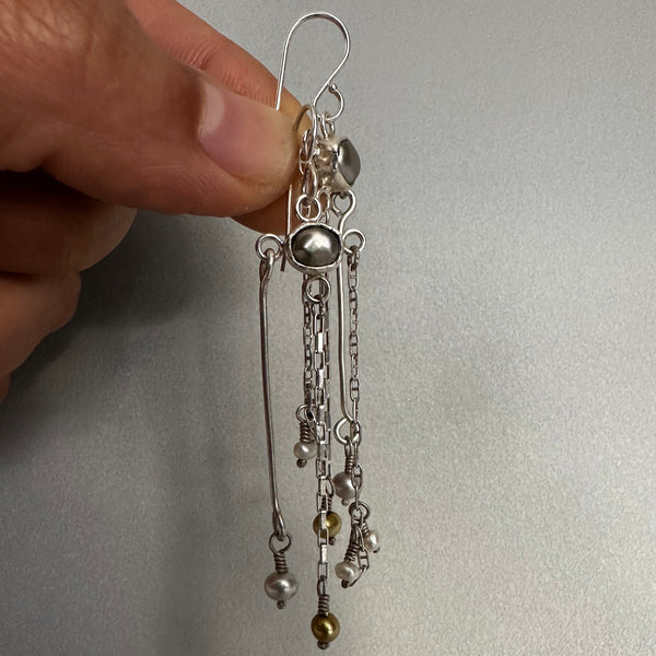 Lluvia Earrings in Pearls