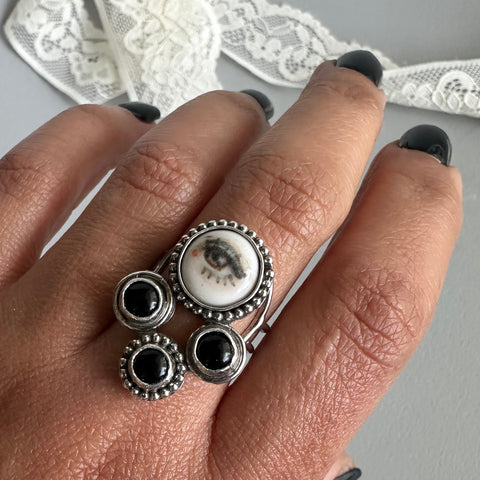 Round Lover’s Eye Ring
