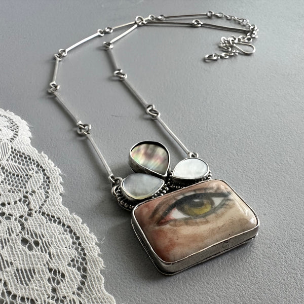 Lover’s Eye Bar Link Necklace