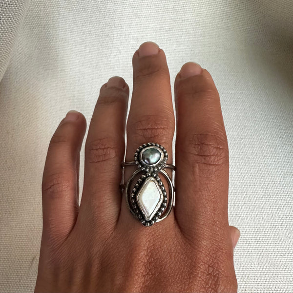 Pearl Totem Ring in Gray