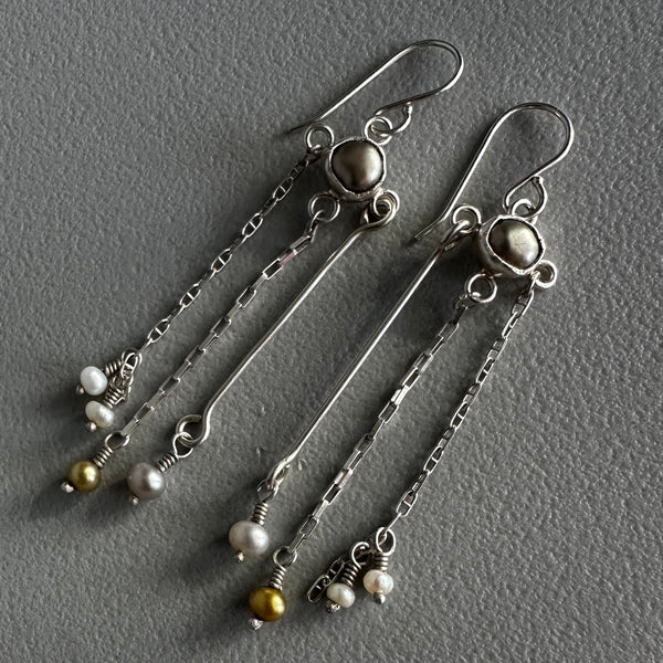 Lluvia Earrings in Pearls