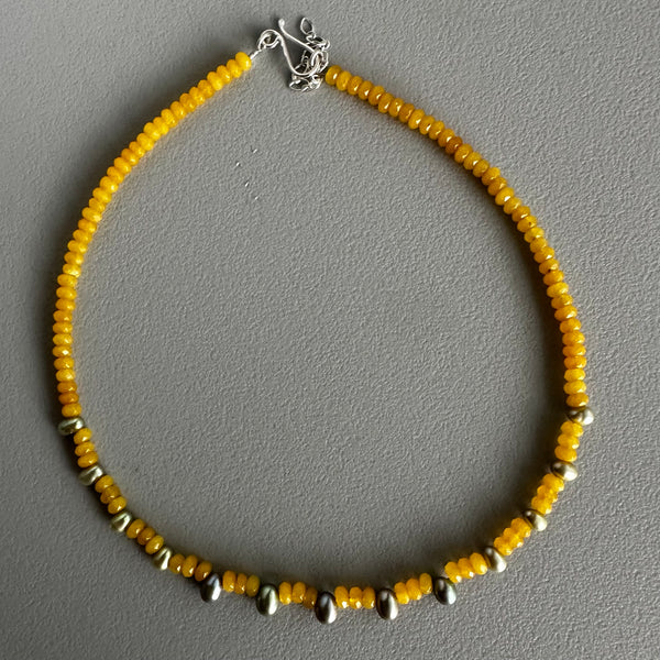 Honey and Pearls Choker (14.5”)