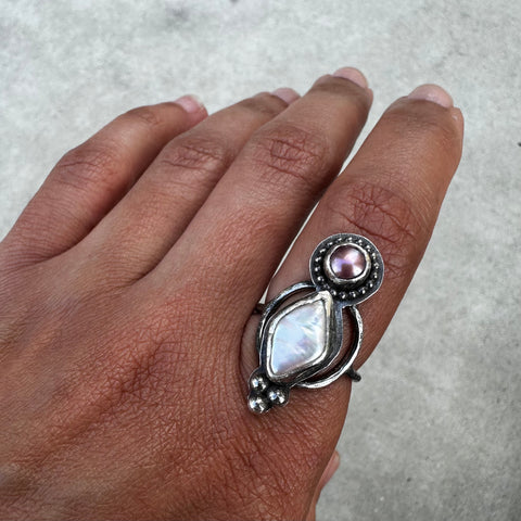 Pearl Totem Ring in Mauve